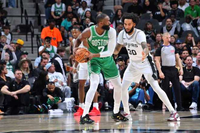 文班亚马狂砍39分马刺双杀凯尔特人终结对手2连