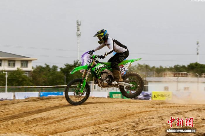 贺兰山越野赛融合工业遗址与自然荒野赛道 创新