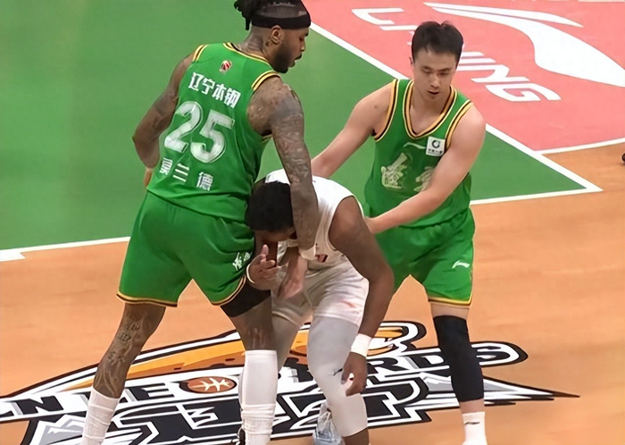 辽篮主场力克福建男篮 皮特森双刃剑成胜负关键